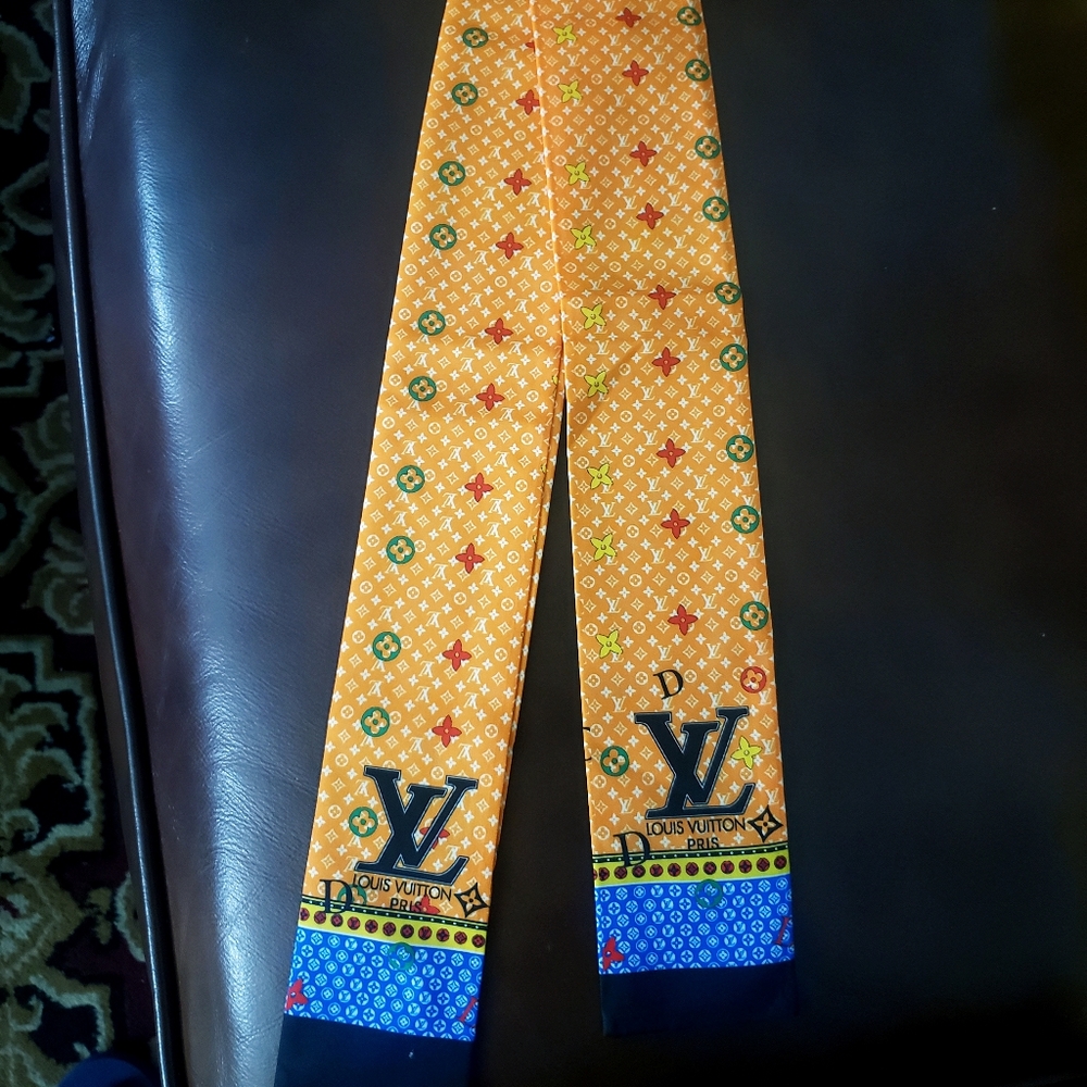 Scarf - Picture 2 of 3